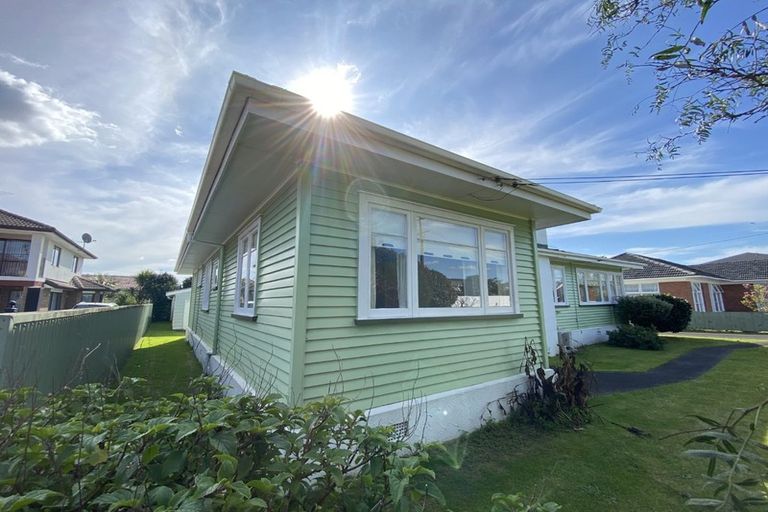 Photo of property in 16 Nicholson Avenue, Papatoetoe, Auckland, 2025