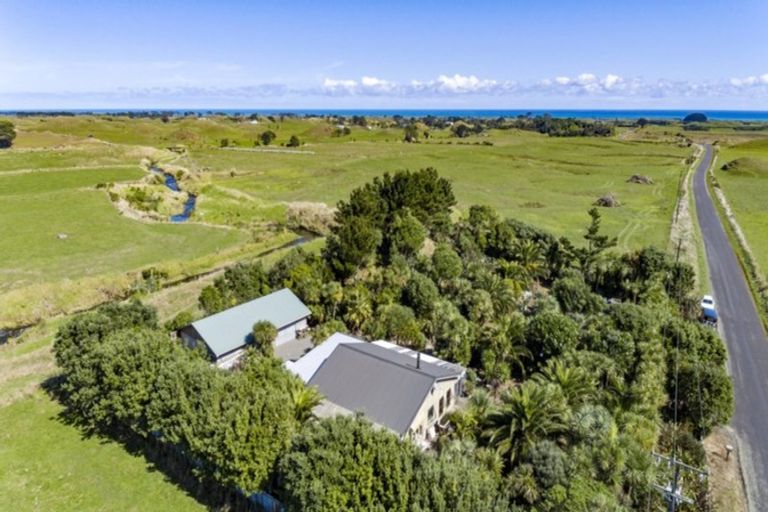 Photo of property in 60 Parihaka Road, Pungarehu, Opunake, 4685