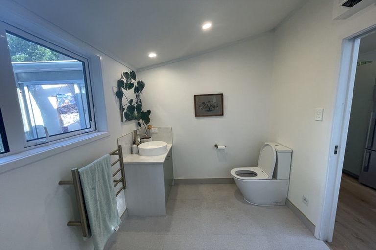 Photo of property in 60 Kauri Point Road, Laingholm, Auckland, 0604