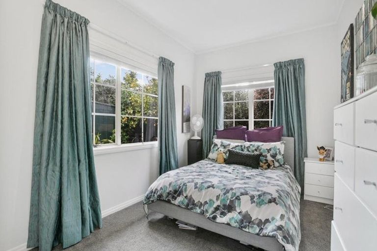 Photo of property in 11 Rifleman Rise, Unsworth Heights, Auckland, 0632