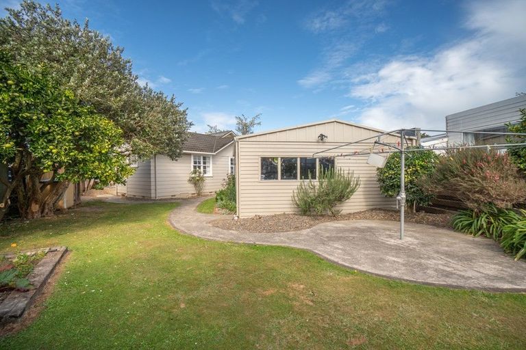 Photo of property in 86 Ruamahanga Crescent, Terrace End, Palmerston North, 4410