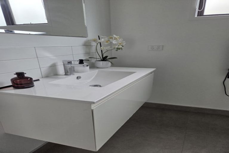 Photo of property in 19a Braemar Road, Rothesay Bay, Auckland, 0630