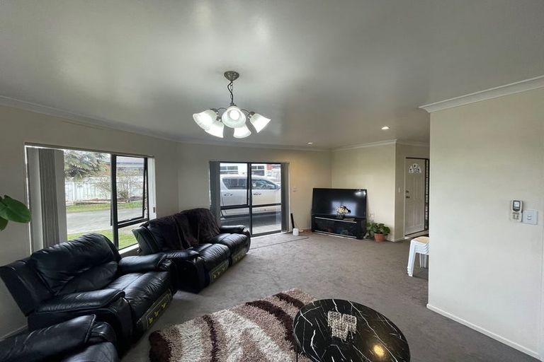Photo of property in 12 Carn Place, Weymouth, Auckland, 2103