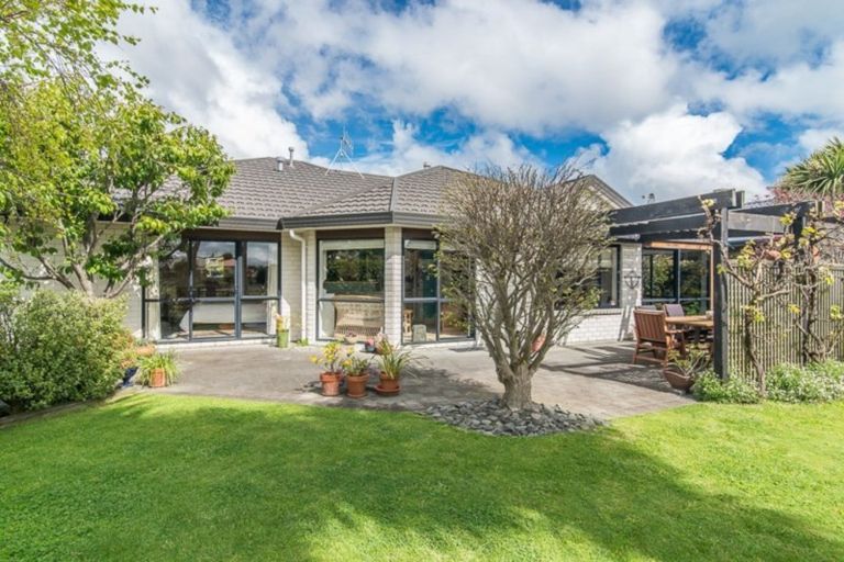 Photo of property in 17 Lorna Irene Drive, Raumati South, Paraparaumu, 5032