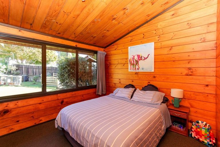 Photo of property in 77 Riversdale Drive, Merrilands, New Plymouth, 4312