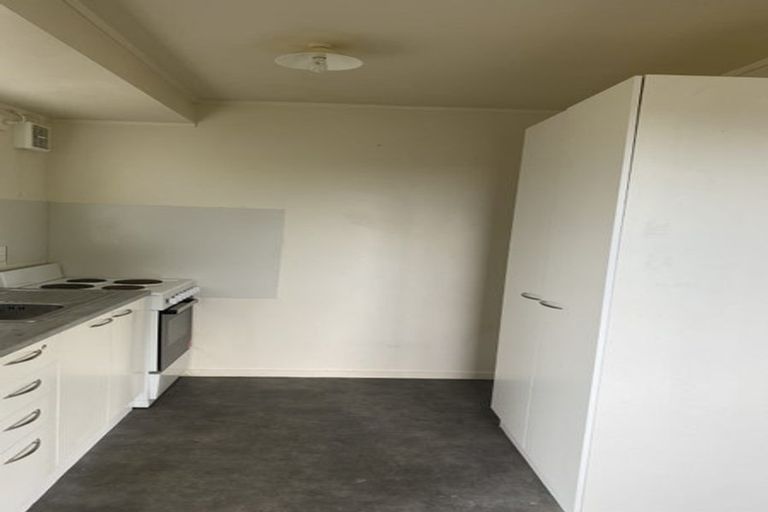 Photo of property in 18 Malmo Place, Massey, Auckland, 0614