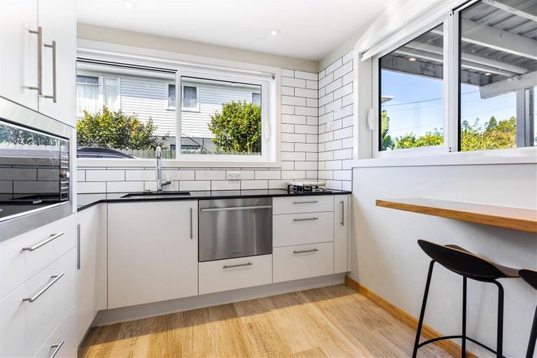Photo of property in 53 Taikata Road, Te Atatu Peninsula, Auckland, 0610