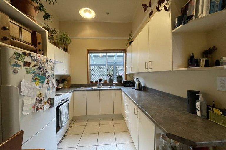Photo of property in 16 Lawrence Street, Newtown, Wellington, 6021