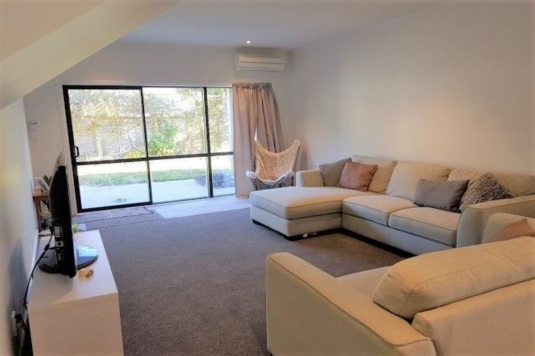 Photo of property in 3 Oak Avenue, Paremata, Porirua, 5024