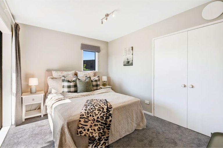 Photo of property in 24 Halldene Terrace, Red Beach, 0932