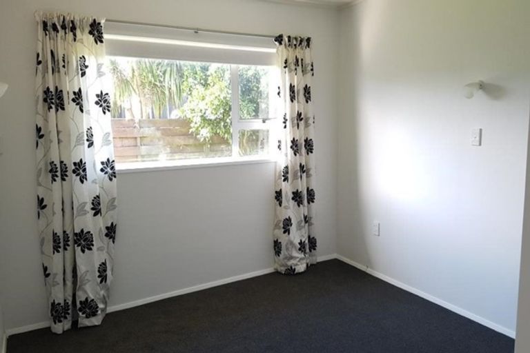 Photo of property in 2 Cypress Grove, Paraparaumu, 5032