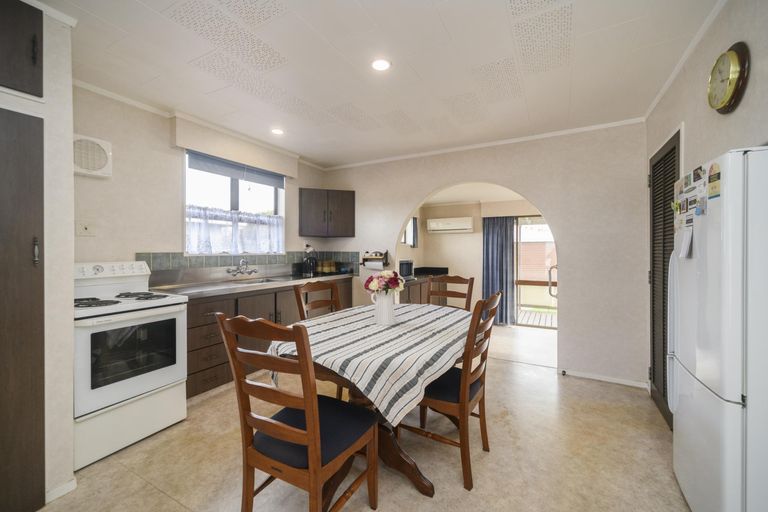 Photo of property in 27 Galway Avenue, Hokowhitu, Palmerston North, 4410