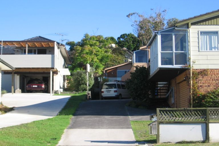 Photo of property in 1/570 Beach Road, Rothesay Bay, Auckland, 0630