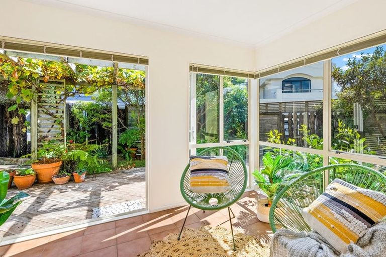 Photo of property in 11 Avion Terrace, Raumati Beach, Paraparaumu, 5032