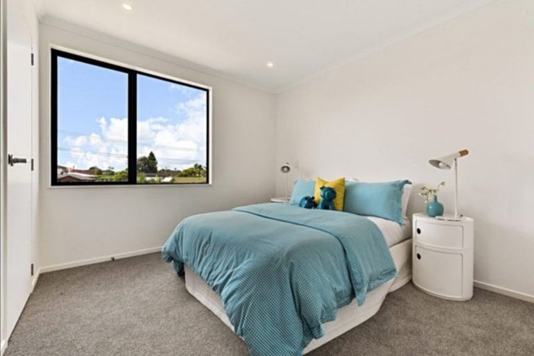 Photo of property in 12b Titoki Street, Te Atatu Peninsula, Auckland, 0610