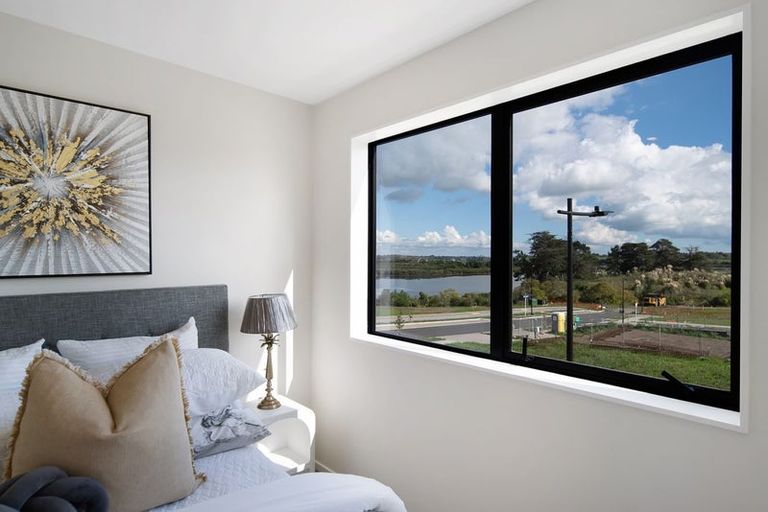 Photo of property in 3 Taipahitini Road, Rosehill, 2113