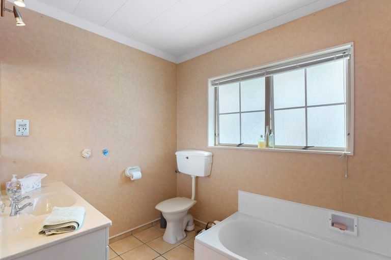 Photo of property in 8 Knights Grove, Otaki, 5512