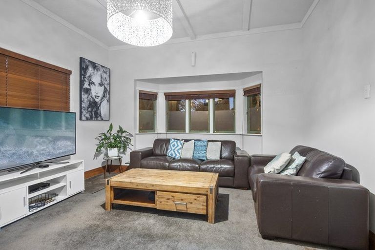 Photo of property in 1/305 Lake Road, Hauraki, Auckland, 0622