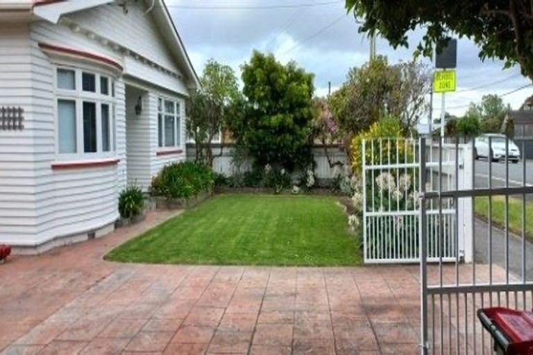 Photo of property in 974 High Street, Avalon, Lower Hutt, 5011