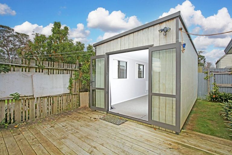 Photo of property in 73a Sandspit Road, Waiuku, 2123
