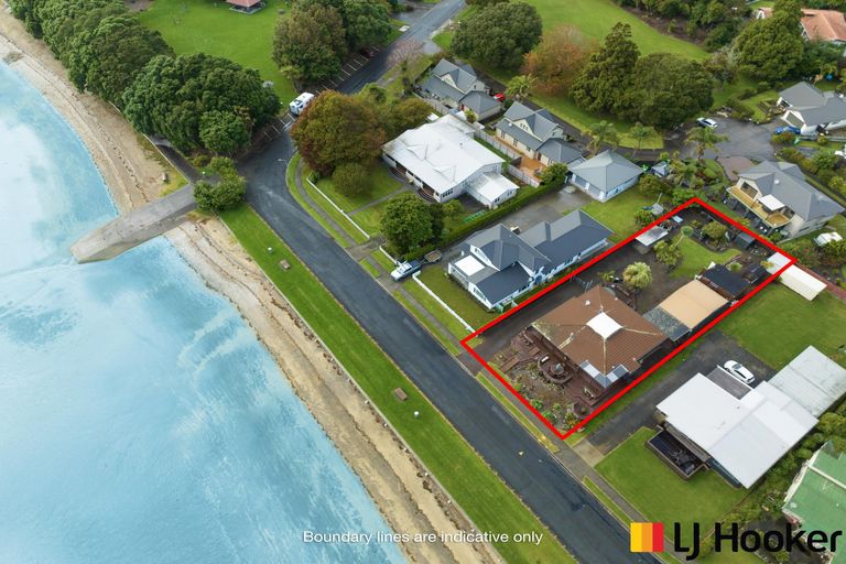Photo of property in 22 Rangiwhea Road, Waiuku, 2123