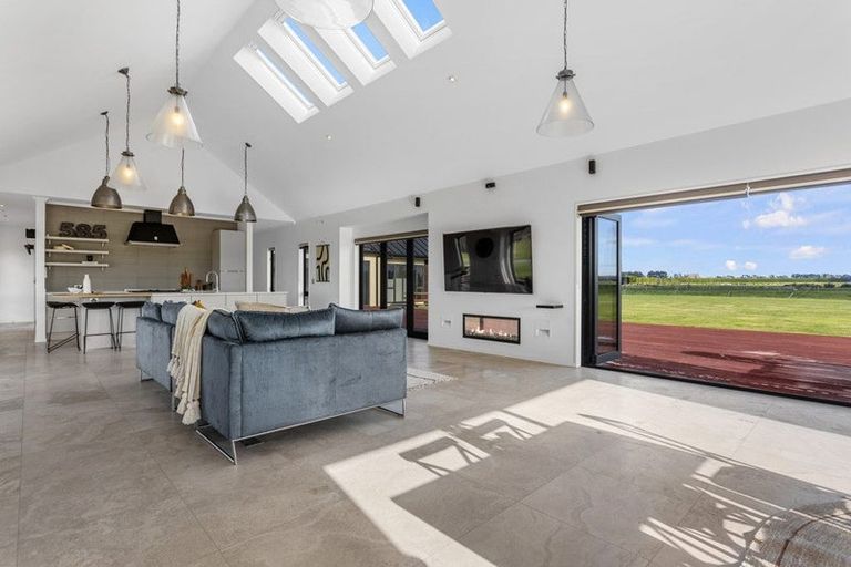 Photo of property in 585 Coutts Island Road, Coutts Island, Christchurch, 7670