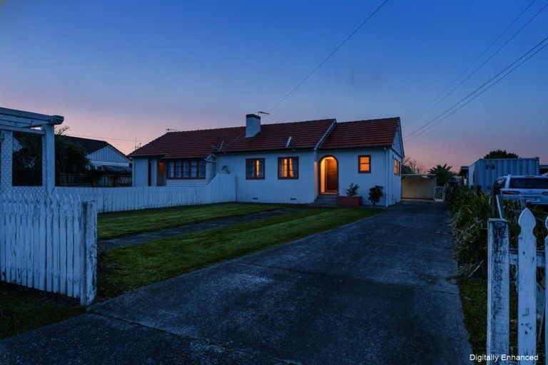 Photo of property in 21 Robert Street, Marton, 4710