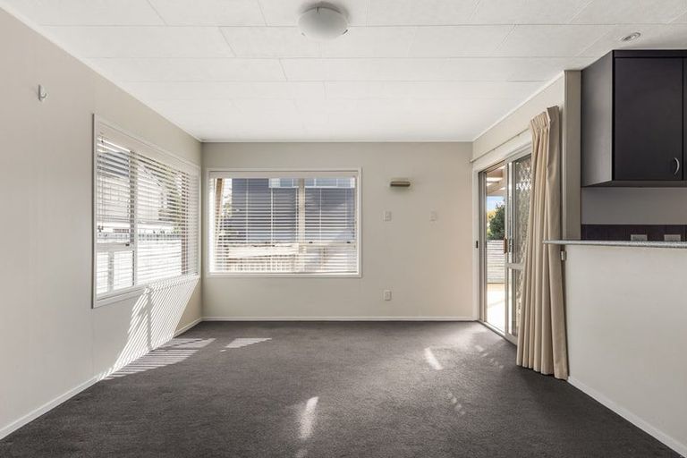 Photo of property in 15 Taikata Road, Te Atatu Peninsula, Auckland, 0610