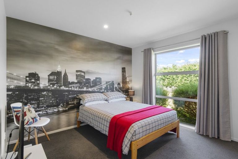 Photo of property in 14 Whitcombe Place, Darfield, 7571