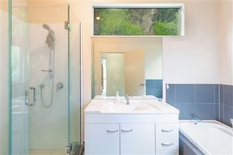 Photo of property in 4 Rockcrest Lane, Cashmere, Christchurch, 8022