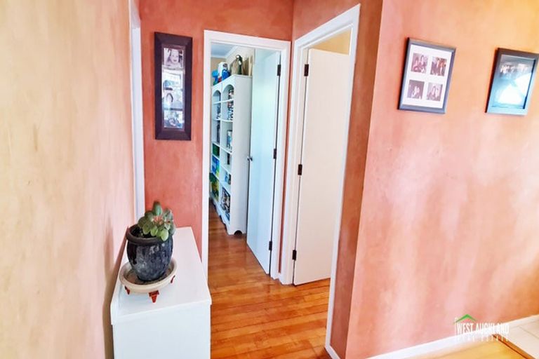 Photo of property in 40 Sunnyside Road, Sunnyvale, Auckland, 0612