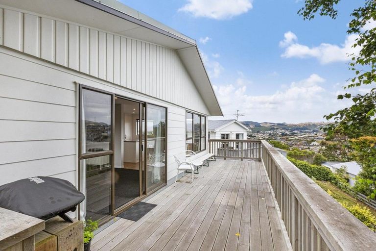 Photo of property in 10 Toporoa View, Ascot Park, Porirua, 5024