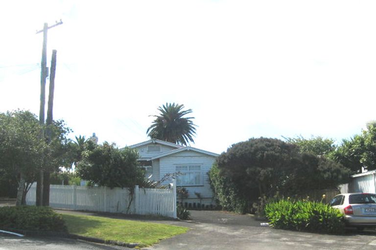 Photo of property in 37 Quadrant Road, Onehunga, Auckland, 1061
