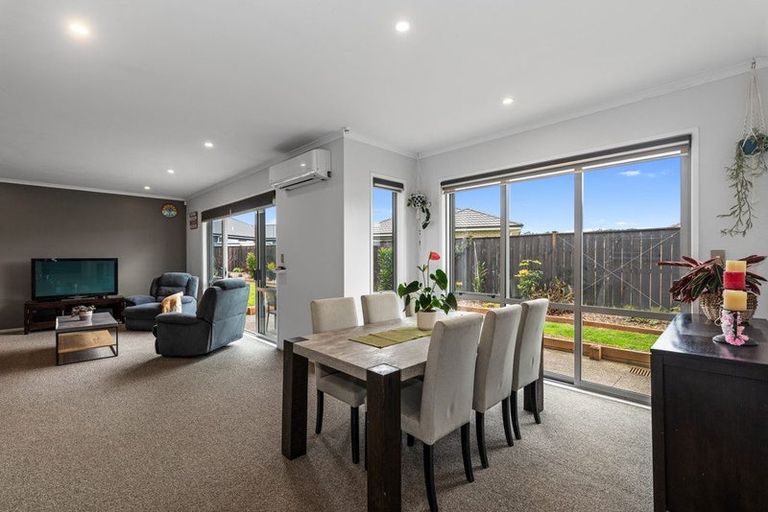 Photo of property in 14 Malbec Place, Huapai, Kumeu, 0810