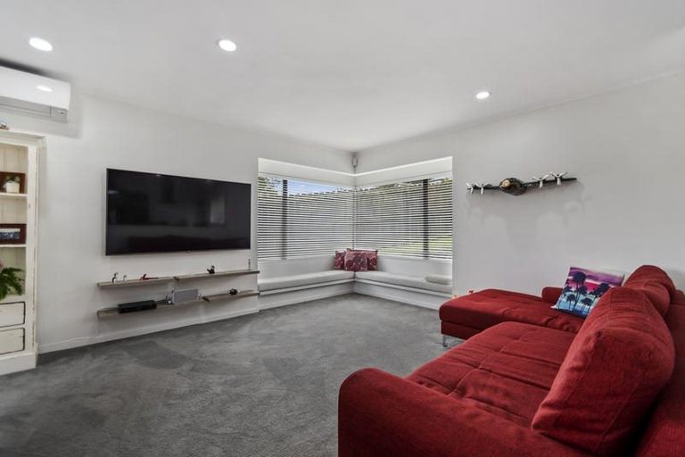 Photo of property in 62 Golfland Drive, Golflands, Auckland, 2013