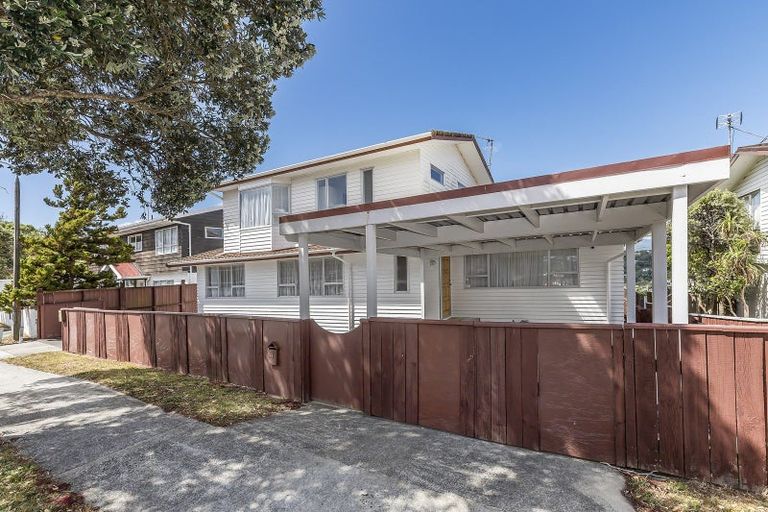 Photo of property in 4 Aramoana Place, Maupuia, Wellington, 6022