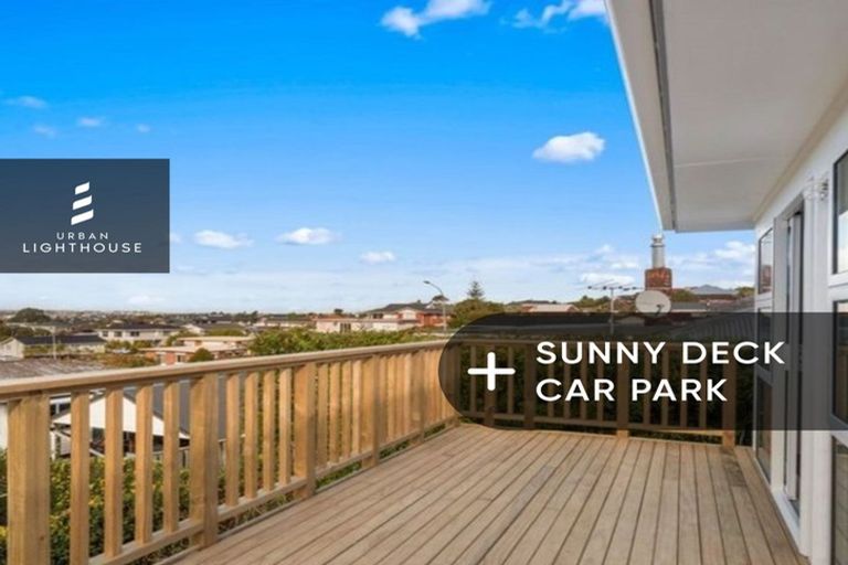 Photo of property in 3/4313 Great North Road, Glendene, Auckland, 0602