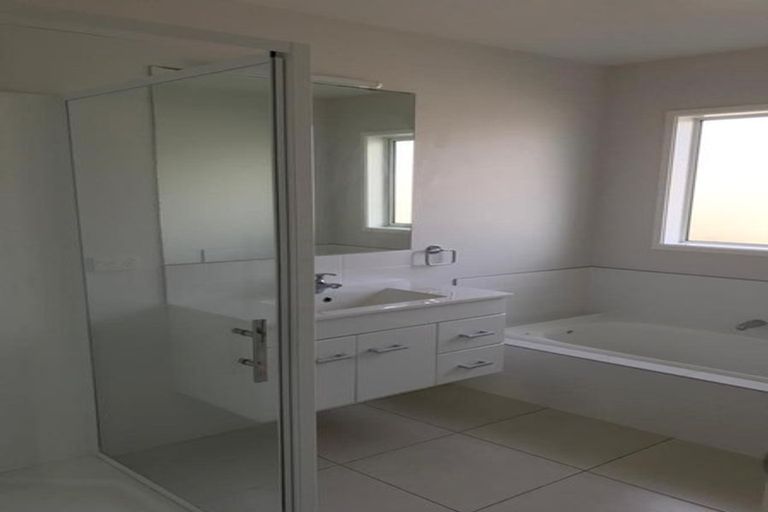 Photo of property in 15a Caldera Close, Pyes Pa, Tauranga, 3112