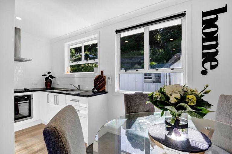 Photo of property in 25 Simons Street, Moturoa, New Plymouth, 4310