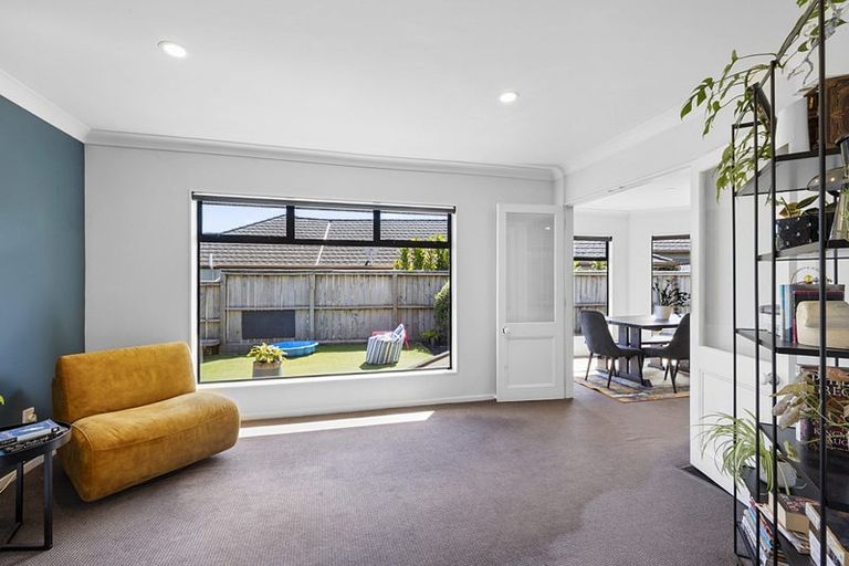 Photo of property in 16 Karina Road, Merrilands, New Plymouth, 4312