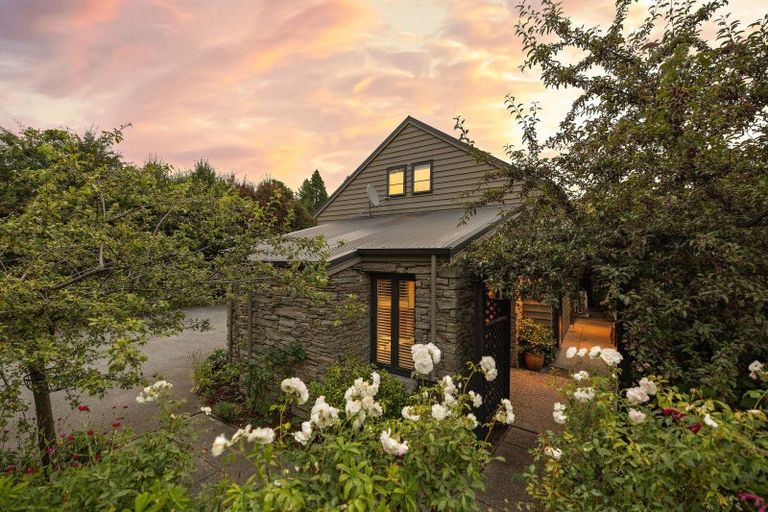 Photo of property in 100 Centennial Avenue, Arrowtown, 9302