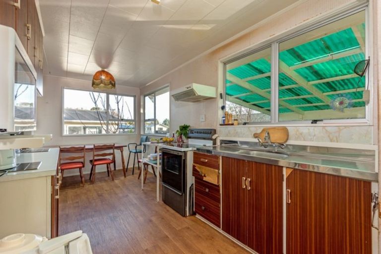 Photo of property in 16 Ferndale Place, Feilding, 4702