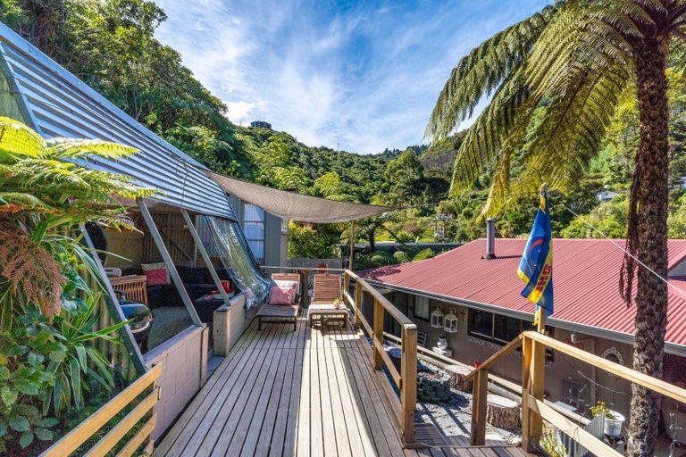 Photo of property in 16 Arthur Crescent, Waikawa, Picton, 7220
