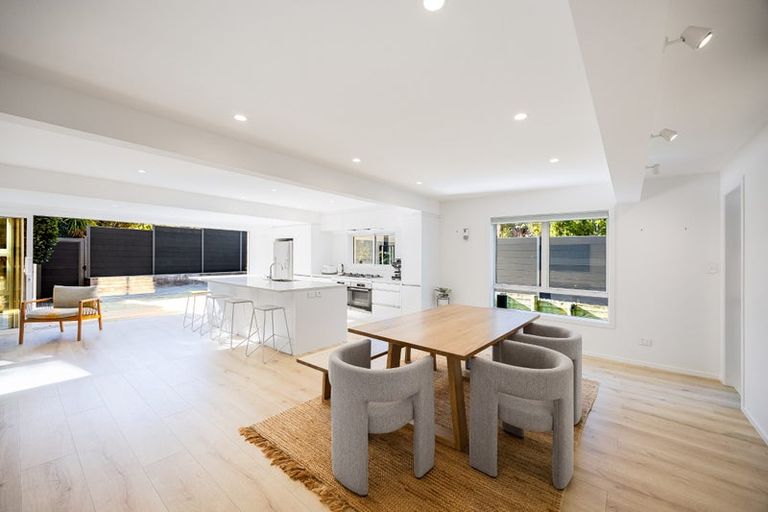 Photo of property in 34 Parr Terrace, Castor Bay, Auckland, 0620
