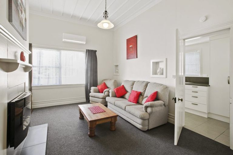 Photo of property in 209 Devon Street West, New Plymouth, 4310