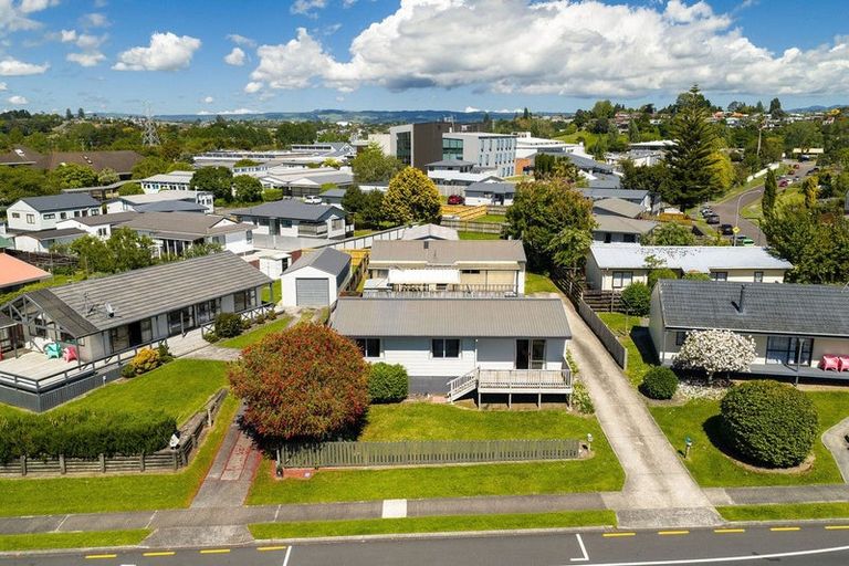 Photo of property in 1/102 Windermere Drive, Poike, Tauranga, 3112