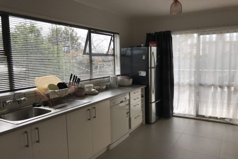 Photo of property in 16 Blease Street, New Lynn, Auckland, 0600