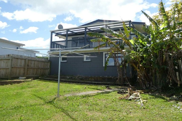Photo of property in 81 Hobsonville Road, West Harbour, Auckland, 0618
