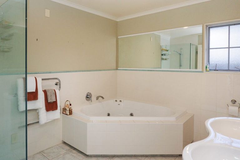 Photo of property in 10 Pastoral Lane, Hokowhitu, Palmerston North, 4410