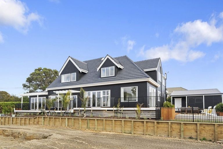 Photo of property in 53 Seaview Road, Paremata, Porirua, 5024